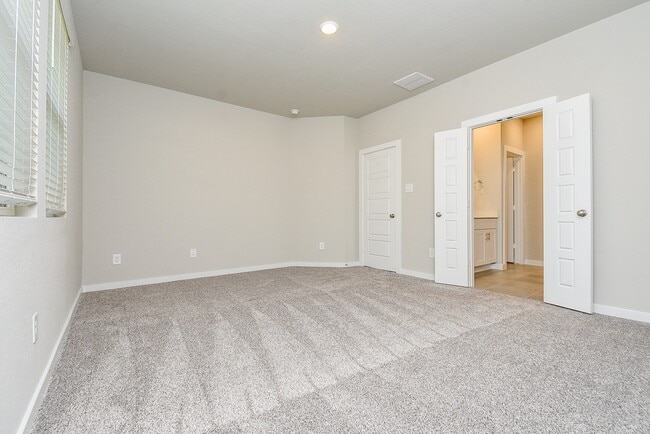 Building Photo - 2022 W Darlington Oak Ct