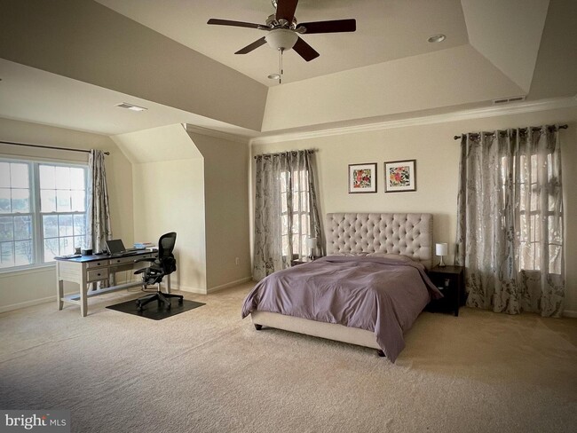 Building Photo - 42900 Southview Manor Dr