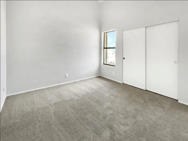 Building Photo - 5989 Chaumont Dr
