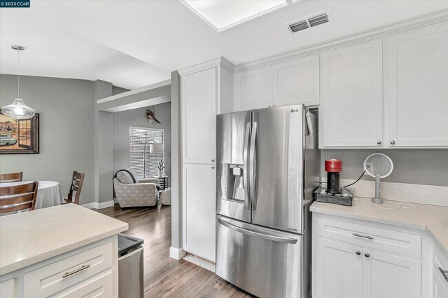 Building Photo - 1060 St Andrews Dr