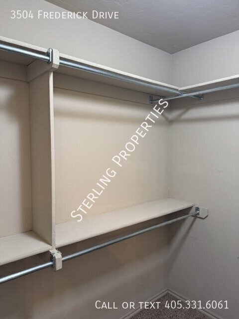 Building Photo - 3504 Frederick Dr