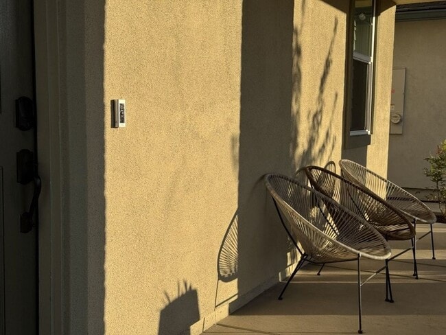 Building Photo - Beautiful 5-Bedroom Home with Solar