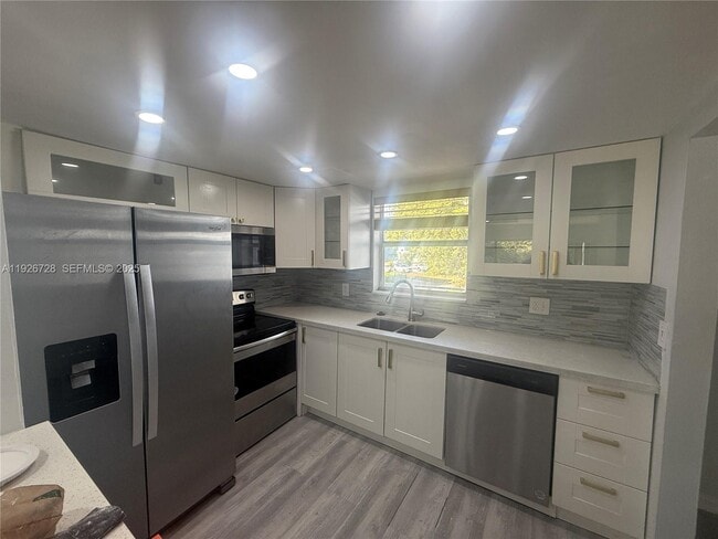 Building Photo - 9375 Fontainebleau Blvd