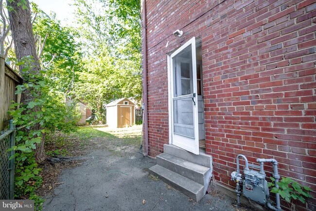 Building Photo - 2011 20th Rd N