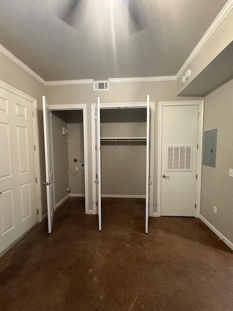 Building Photo - 305 W Second St