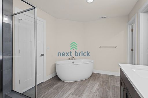 Building Photo - 5 BED & 2.5 BATH SINGLE FAMILY HOUSE FOR RENT