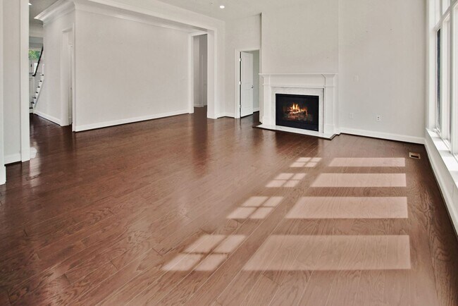 Building Photo - 5 Bed 4.5 Bath - Bethesda Single Family - ...