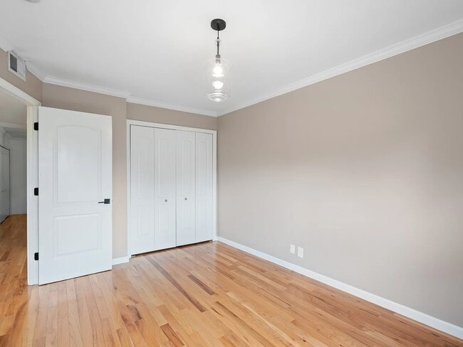 Building Photo - 5025 Hillsboro Pike