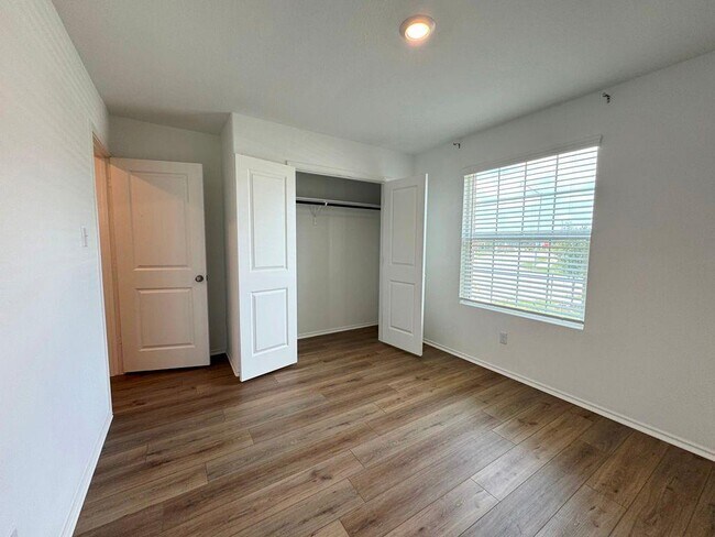 Building Photo - 208 Magione St