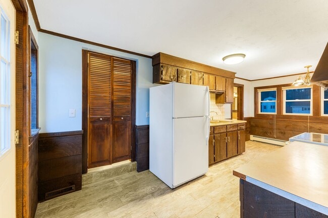 Building Photo - 381 Littlefield Rd