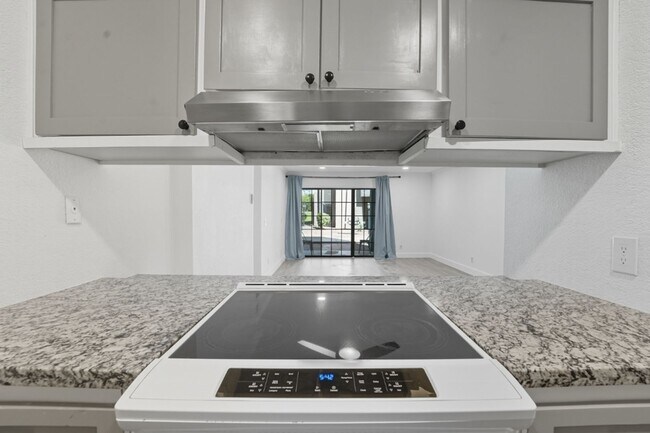 Building Photo - Stunning 2-bedroom, 2-bathroom home in the...