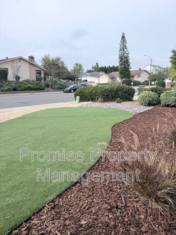 Building Photo - 1320 La Miranda Ave