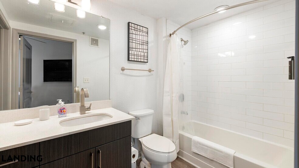 Building Photo - 1001 S Center St