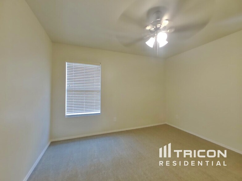 Building Photo - 641 Rosario Ln