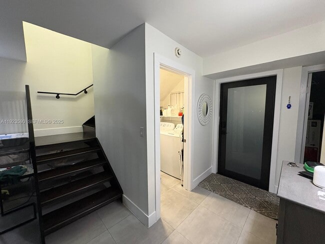 Building Photo - 7119 SW 105th Ct