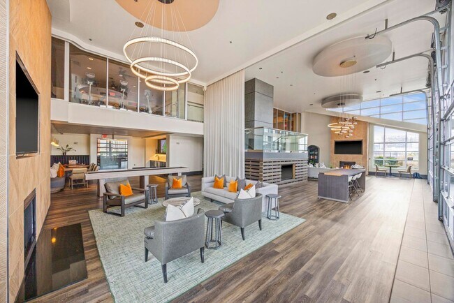 Building Photo - 600 12th Ave S