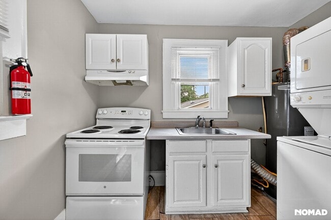 Building Photo - 304 1/2 Marstellar St