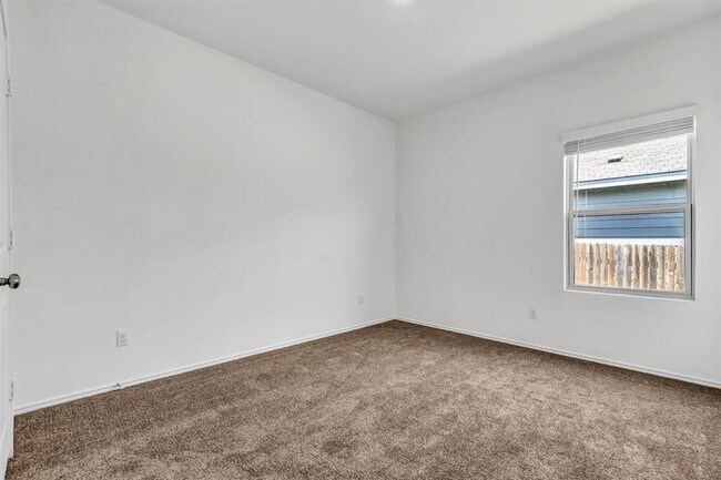 Building Photo - 771 Circle Wy