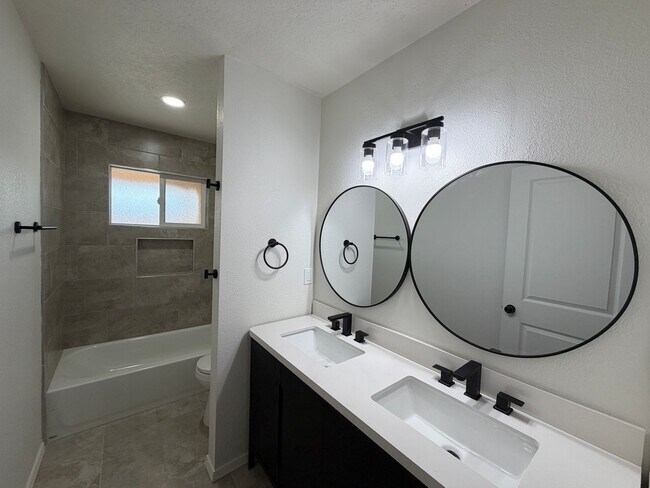 Building Photo - 3 Bedroom Single Story Home Available Near Unser Blvd NW & Paradise Blvd NW!