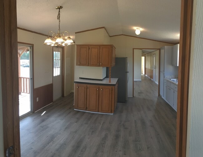 Building Photo - Newly remodeled 3 BDR / 2 BA Home