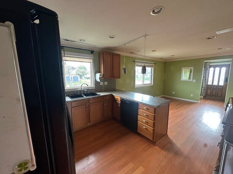 Building Photo - 701 S 59th St