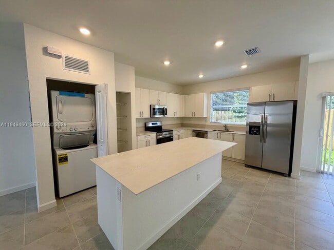 Building Photo - 254 10th Ct