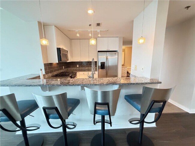 Building Photo - 3338 Peachtree Rd NE