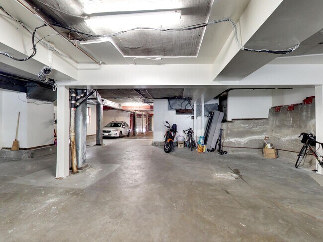 Building Photo - 221 24th Ave
