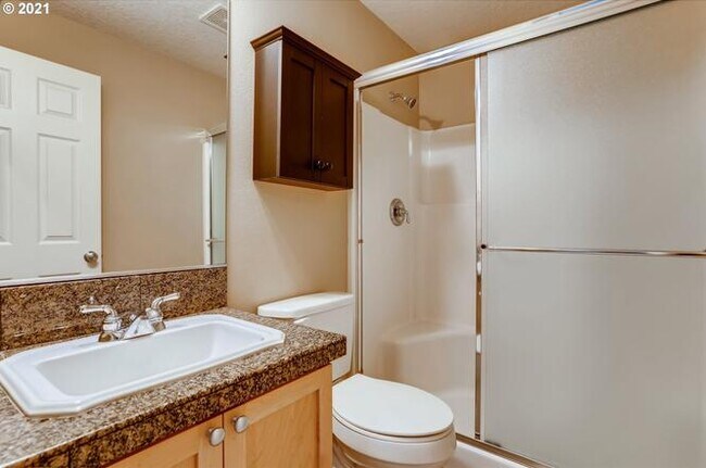 Building Photo - 5683 NE Daventry St