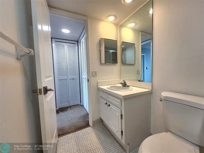 Building Photo - 3090 N Course Dr