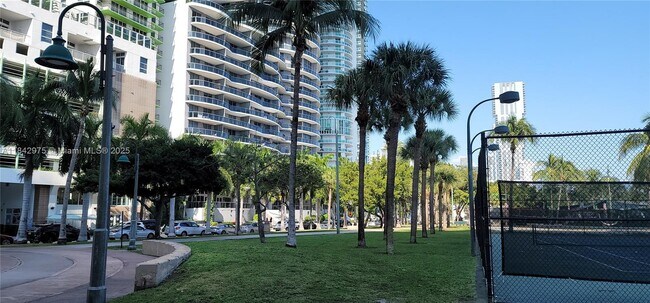 Building Photo - 1750 N Bayshore Dr