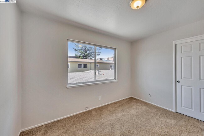 Building Photo - 264 Chumalia St