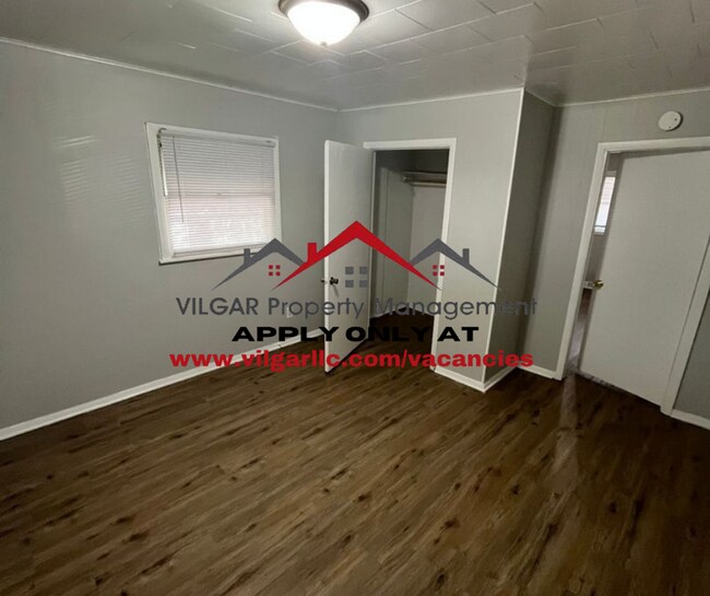 Building Photo - Step into comfort and convenience with this spacious 3-bedroom, 1-bathroom single-family home des...