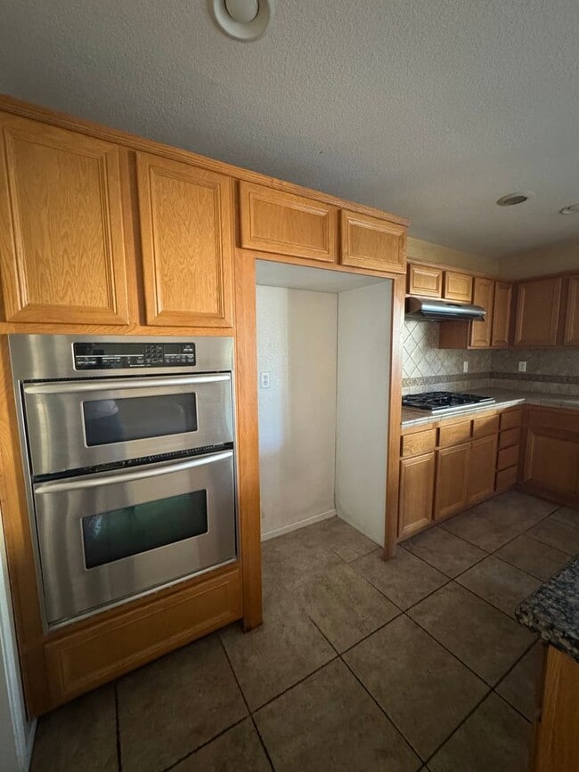 Building Photo - MOVE-IN SPECIAL!! Welcome to Your New Home In Winchester