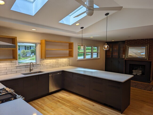 Building Photo - 113 W Murray Ave