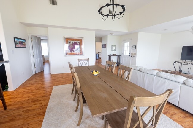 Building Photo - 4106 Temprano Dr