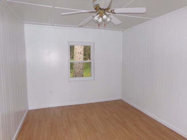 Building Photo - 35561 Belle Haven Rd