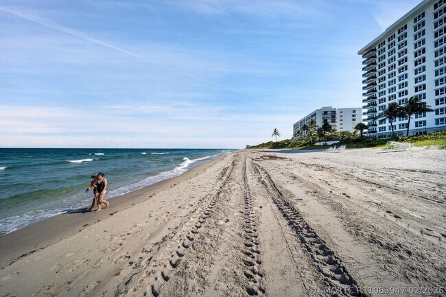 Building Photo - 2066 N Ocean Blvd