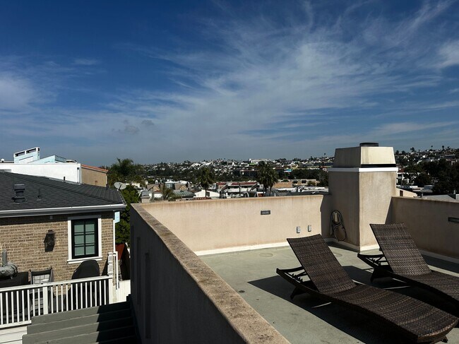 Building Photo - 425 11th St