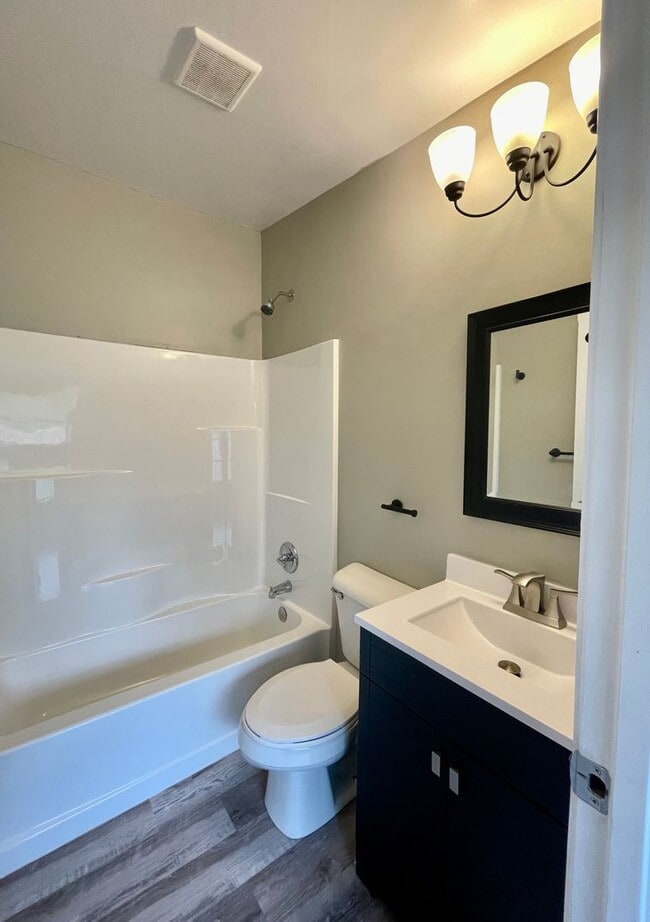 Building Photo - Spacious Home in Haysville Schools, with M...