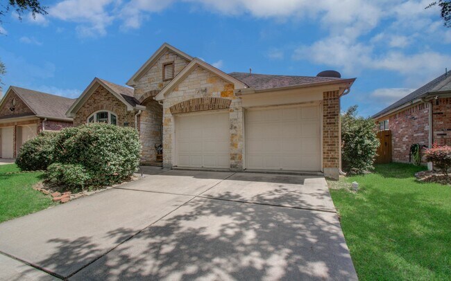 Building Photo - 13312 Highland Lake Ln