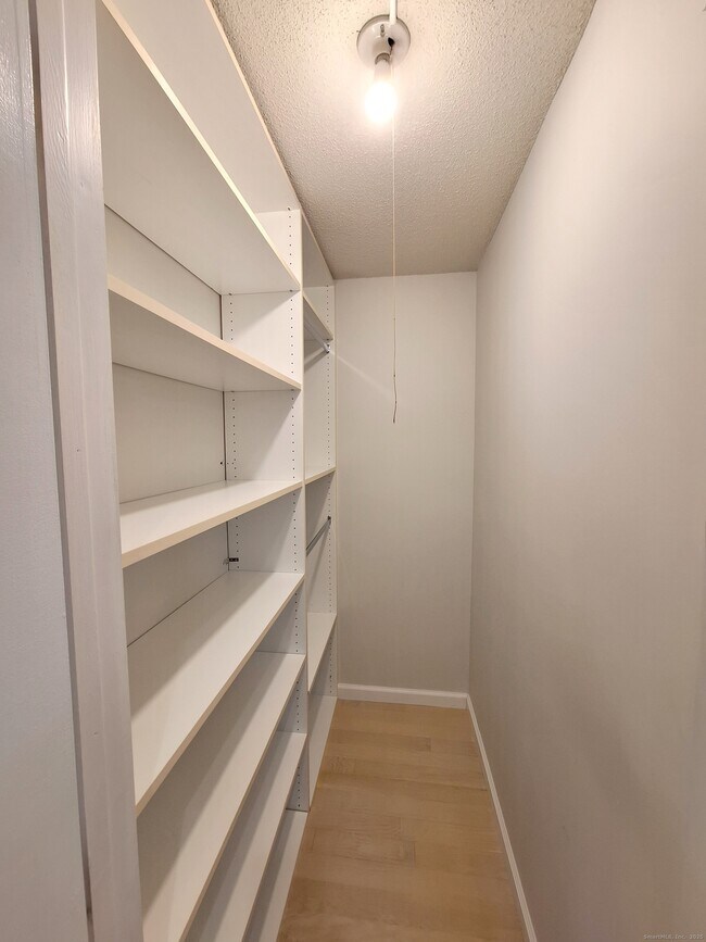 Building Photo - 238 Skyview Dr