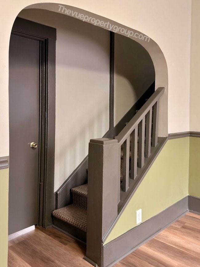 Building Photo - Charming Three-Bedroom with Garage & Fenced Yard