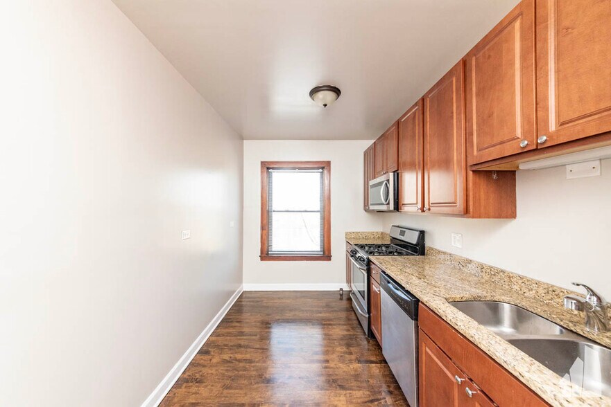 Building Photo - 5074 N Wolcott Ave