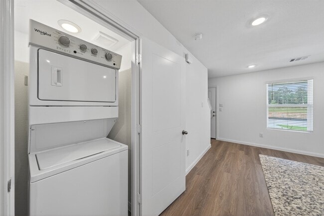 Building Photo - 2037 E Gemini Dr