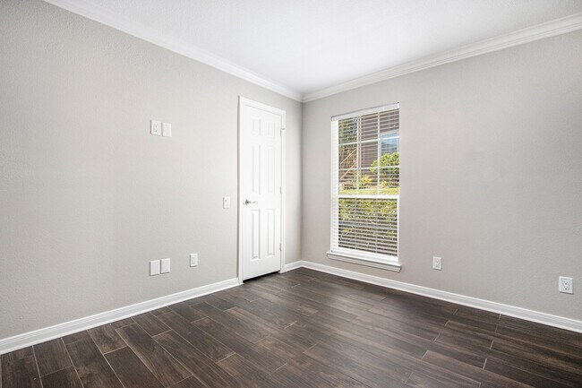 Building Photo - 1880 White Oak Dr