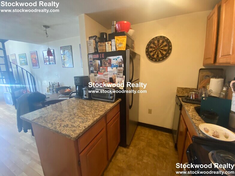 Building Photo - 382 Dorchester St