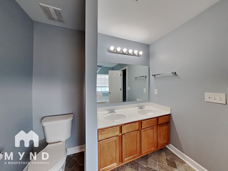 Building Photo - 14008 Mallard Lake Rd