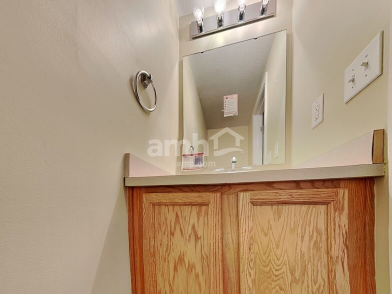 Building Photo - 551 Grabill Dr