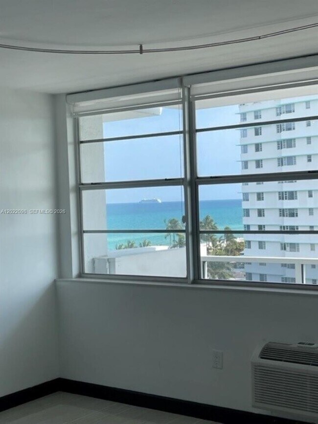 Building Photo - 5313 Collins Ave